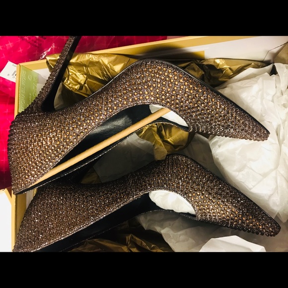 Michael Kors Glam Pumps - Picture 1 of 3